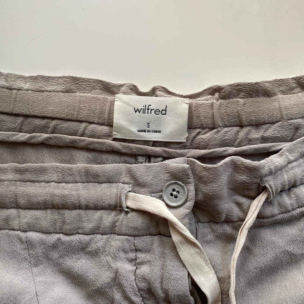 Aritzia Wilfred crepe slouch pants. Size small.